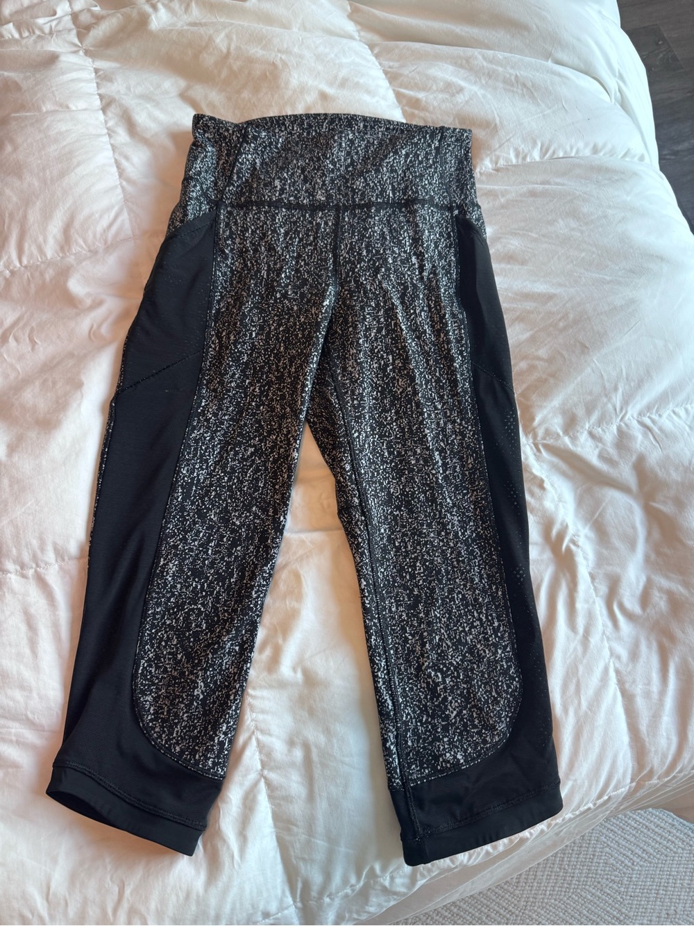 lululemon athletica Black and Gray Speckled Cropped Leggings